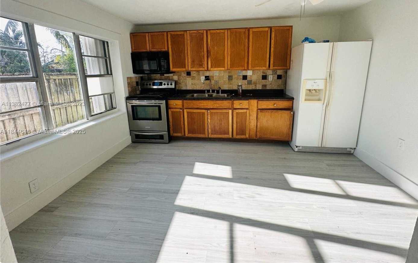 Small Image of 2215 NORTH WEST 33RD ST, Miami Number 11