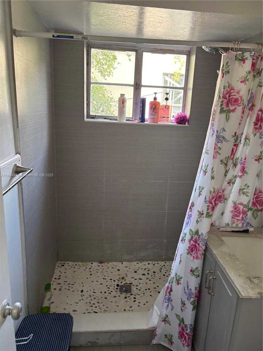 Small Image of 3072 SOUTH WEST 16TH ST, Miami Number 17