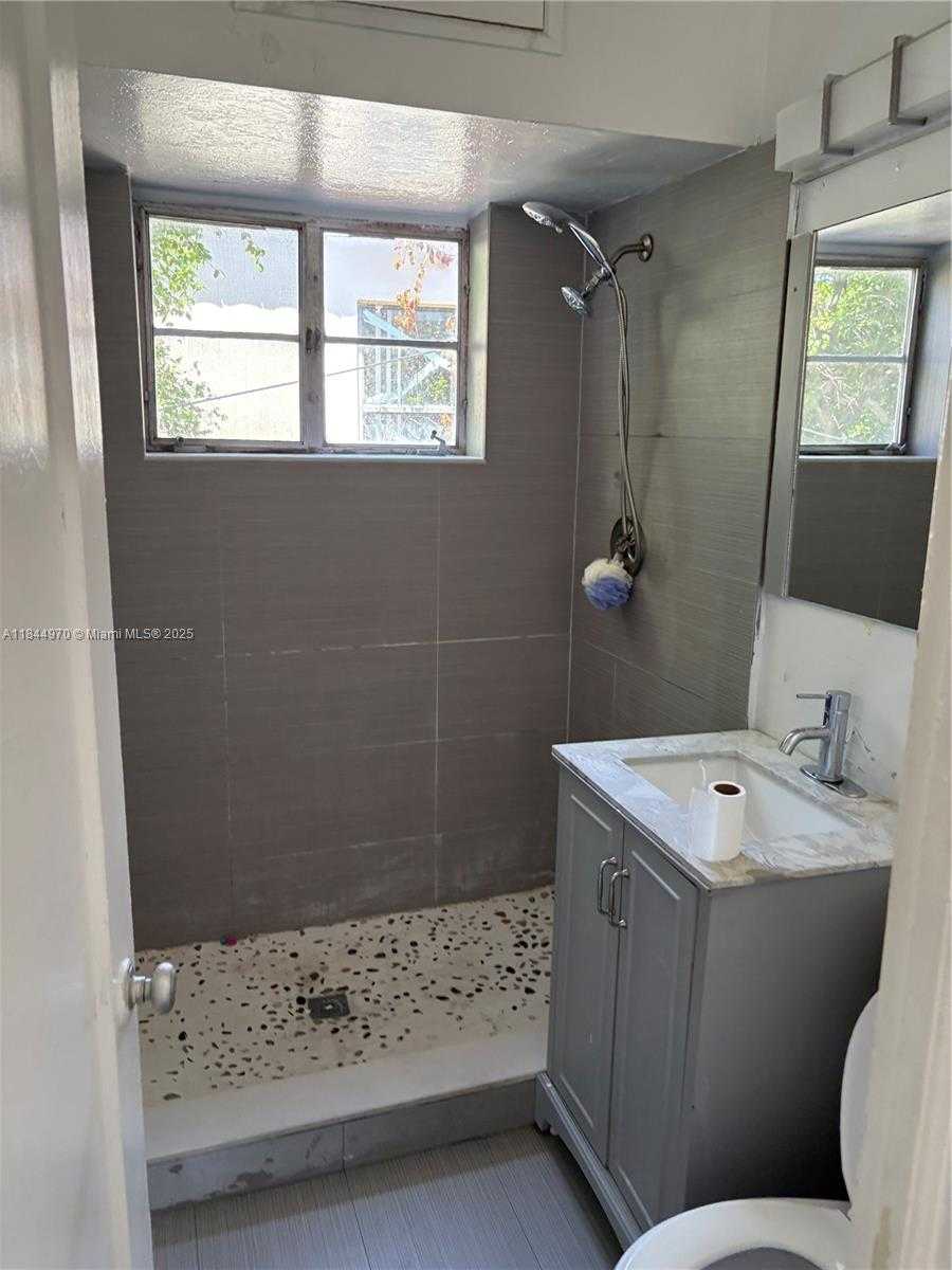 Small Image of 3072 SOUTH WEST 16TH ST, Miami Number 18