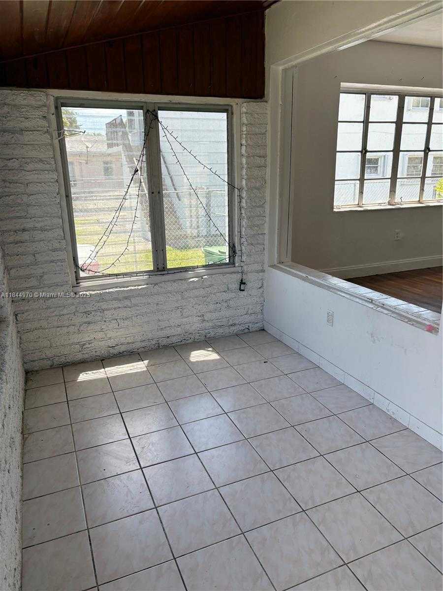 Small Image of 3072 SOUTH WEST 16TH ST, Miami Number 19
