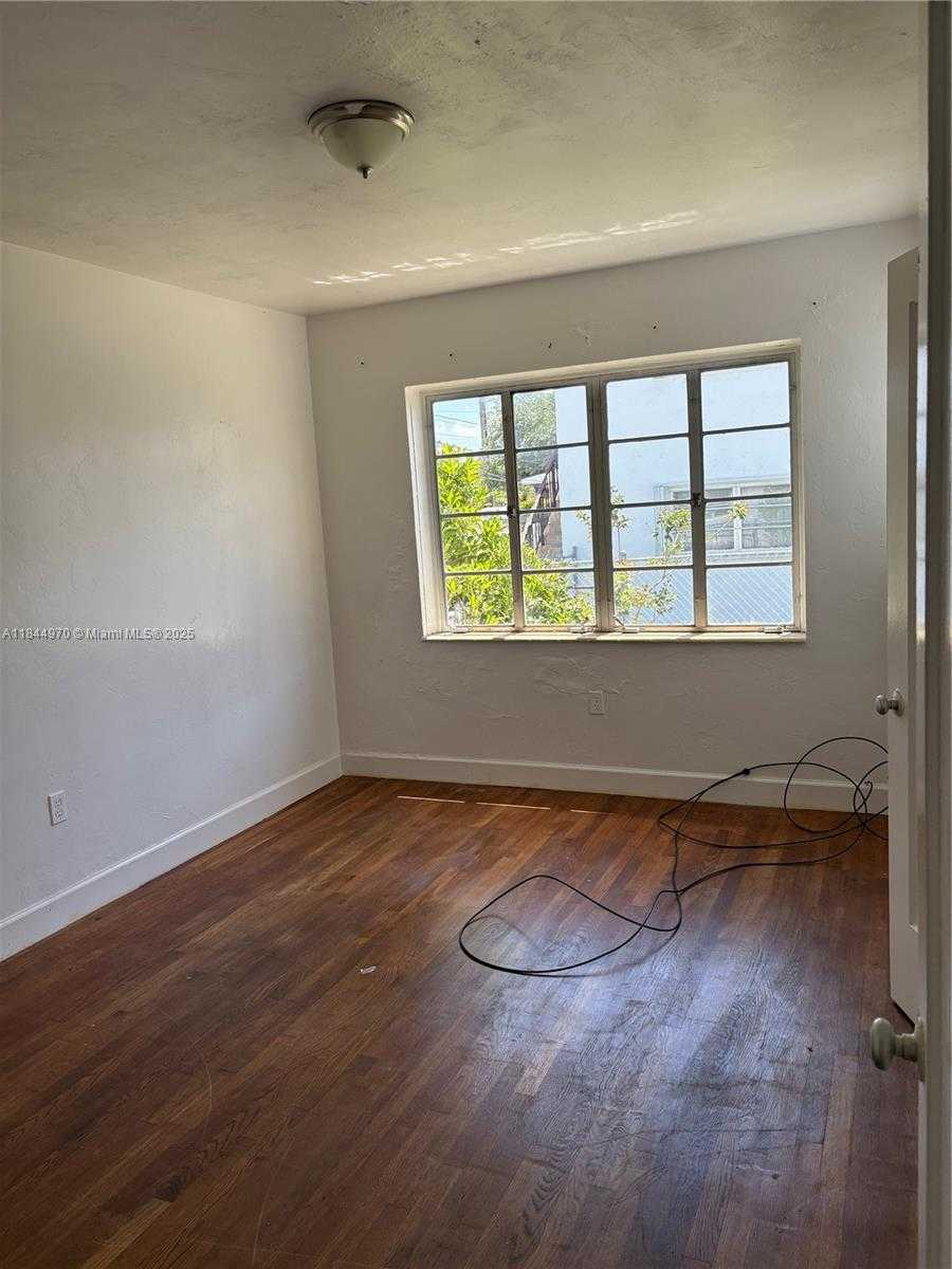 Small Image of 3072 SOUTH WEST 16TH ST, Miami Number 25
