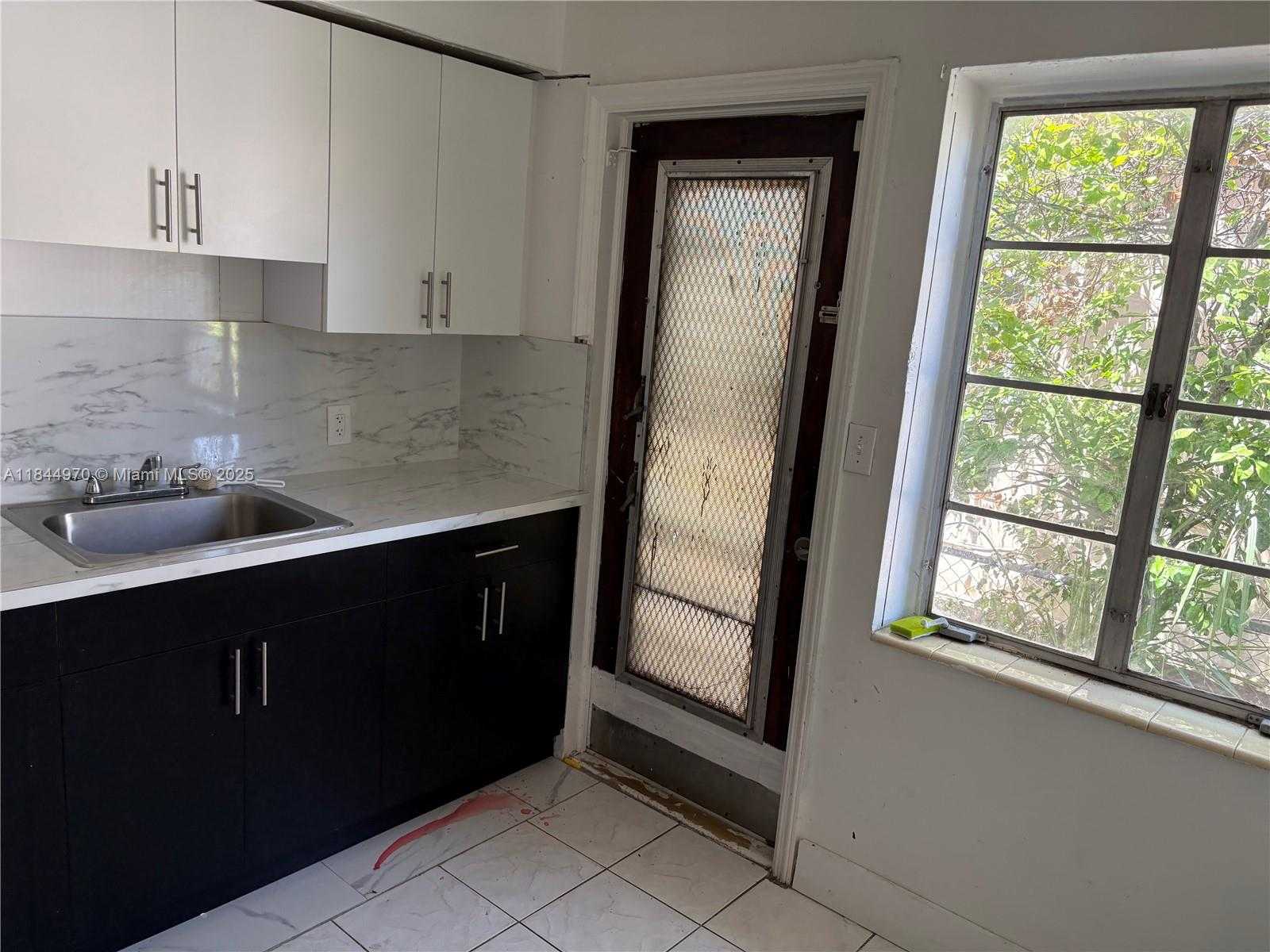 Small Image of 3072 SOUTH WEST 16TH ST, Miami Number 27