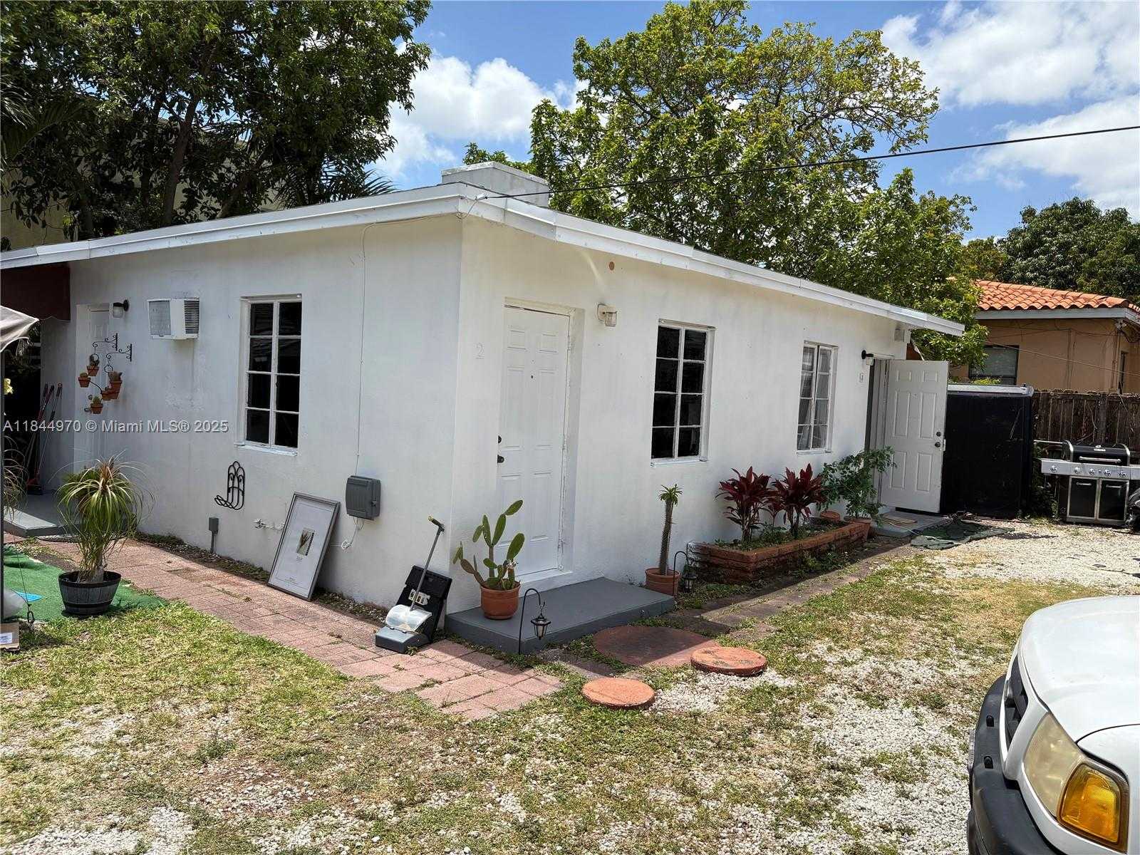 Small Image of 3072 SOUTH WEST 16TH ST, Miami Number 5