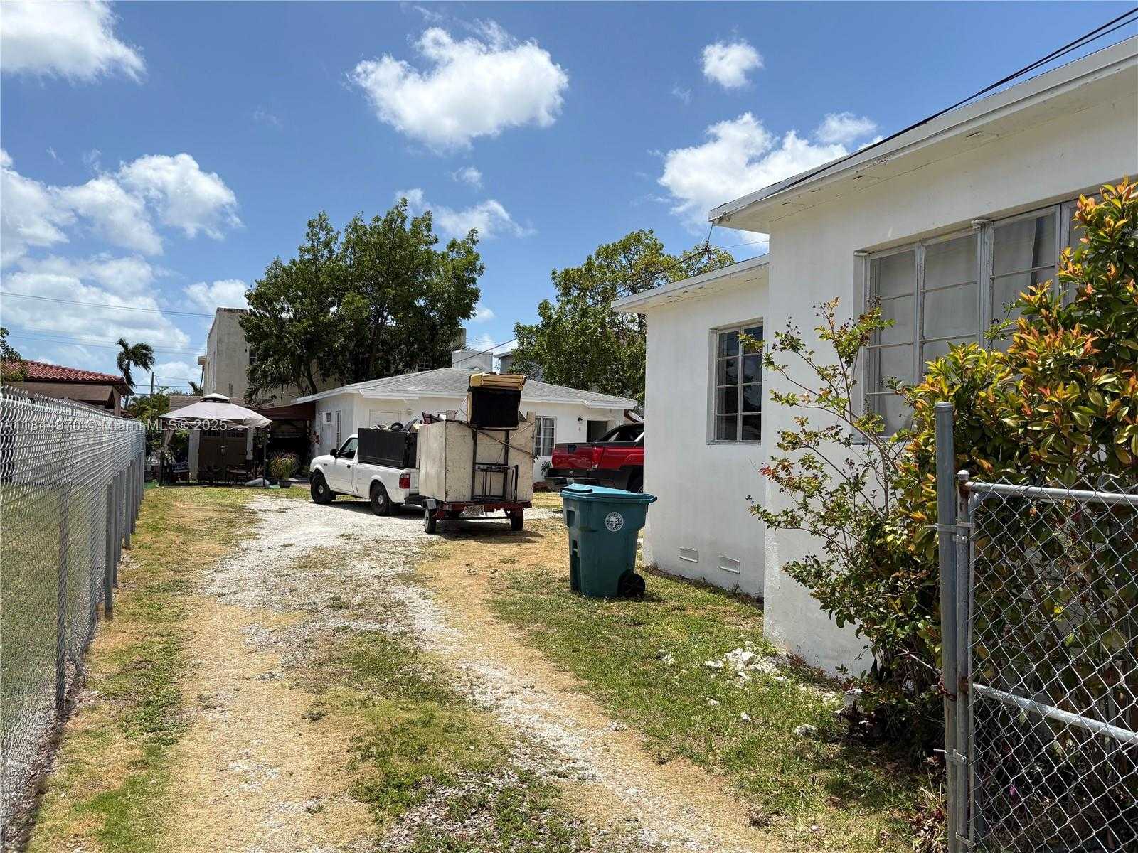 Small Image of 3072 SOUTH WEST 16TH ST, Miami Number 7