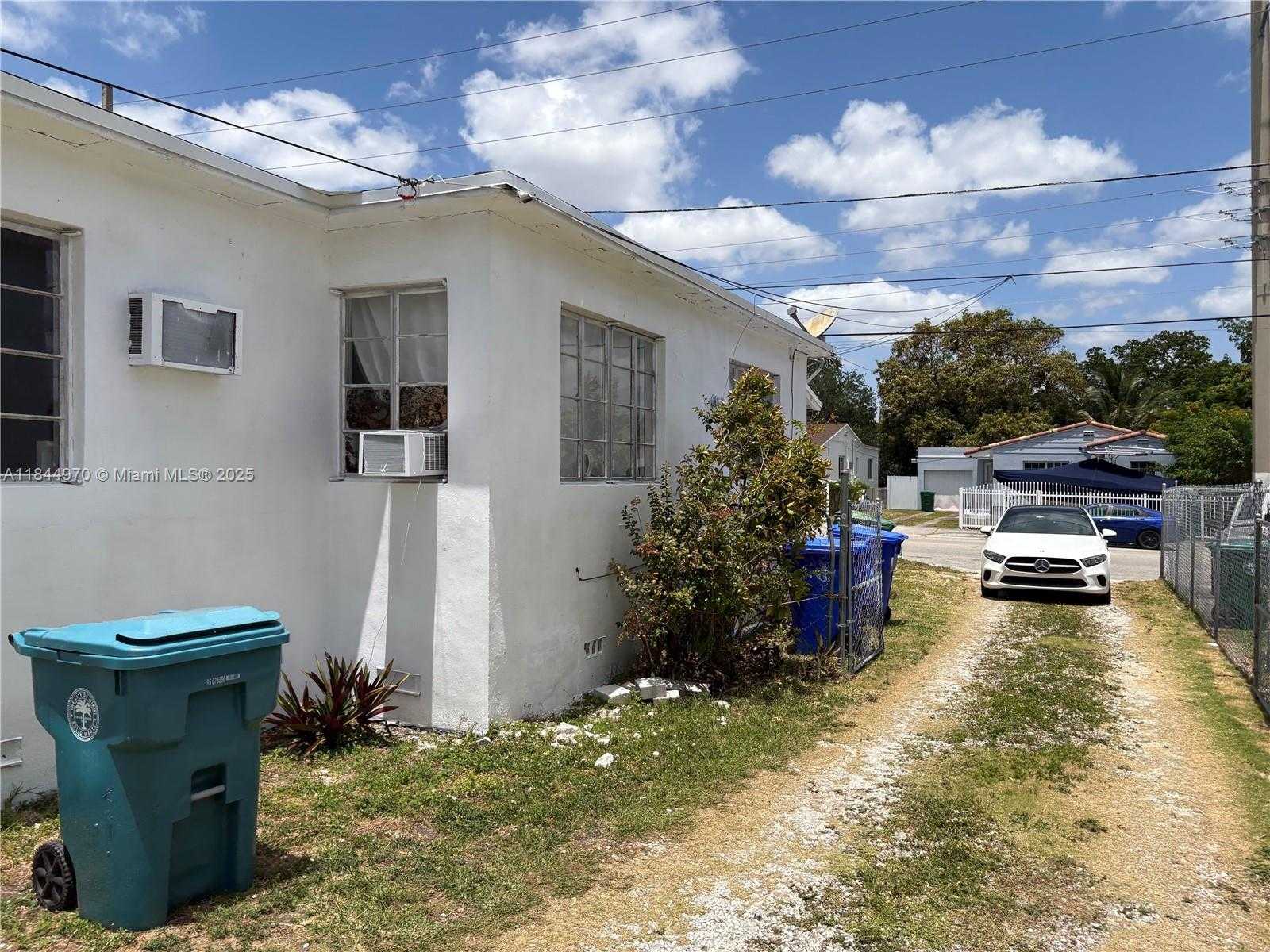 Small Image of 3072 SOUTH WEST 16TH ST, Miami Number 8