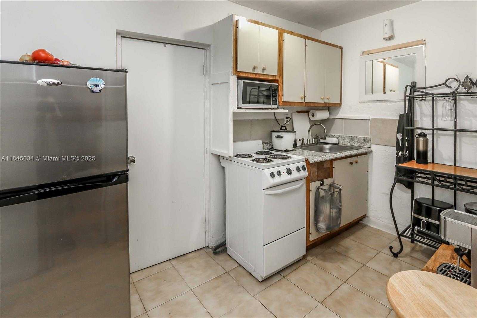 Small Image of 190 WEST 33RD ST #4, Hialeah Number 10