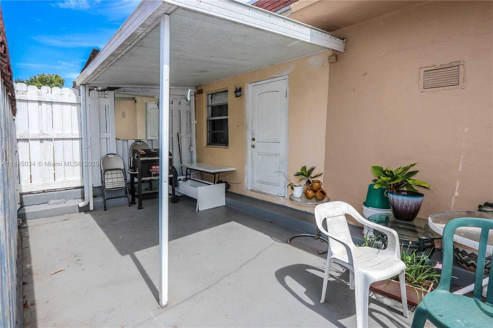 Small Image of 190 WEST 33RD ST #4, Hialeah Number 2