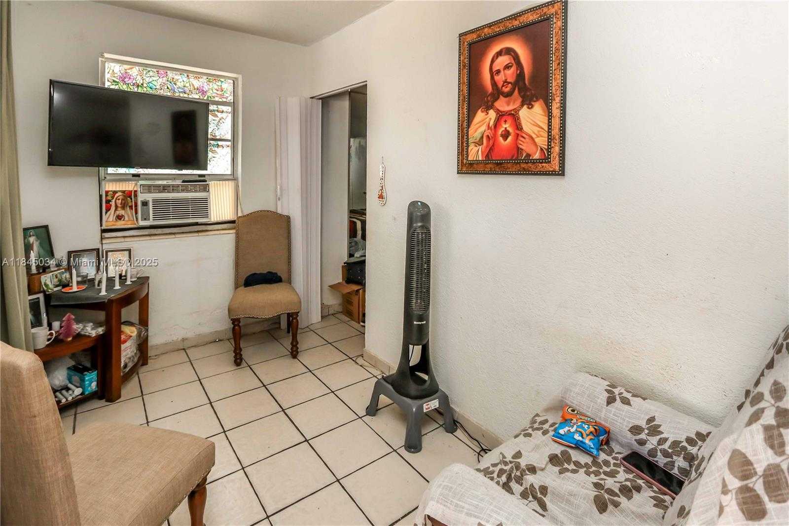 Small Image of 190 WEST 33RD ST #4, Hialeah Number 21