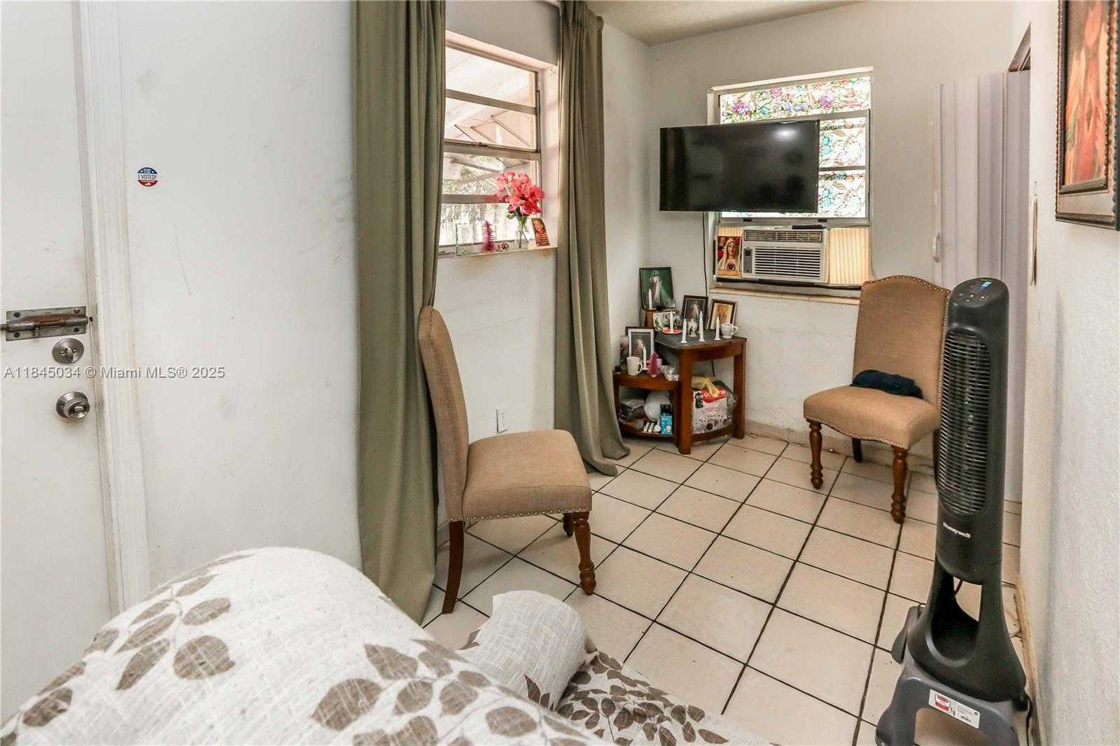 Small Image of 190 WEST 33RD ST #4, Hialeah Number 22