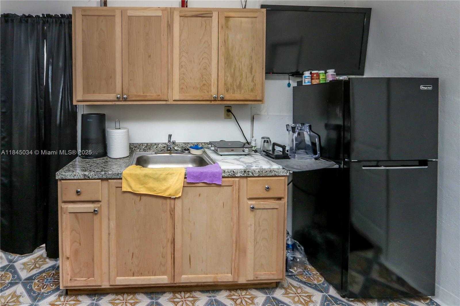 Small Image of 190 WEST 33RD ST #4, Hialeah Number 4