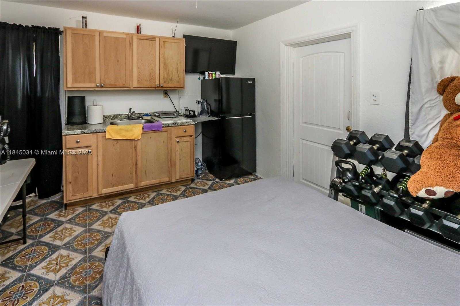 Small Image of 190 WEST 33RD ST #4, Hialeah Number 5