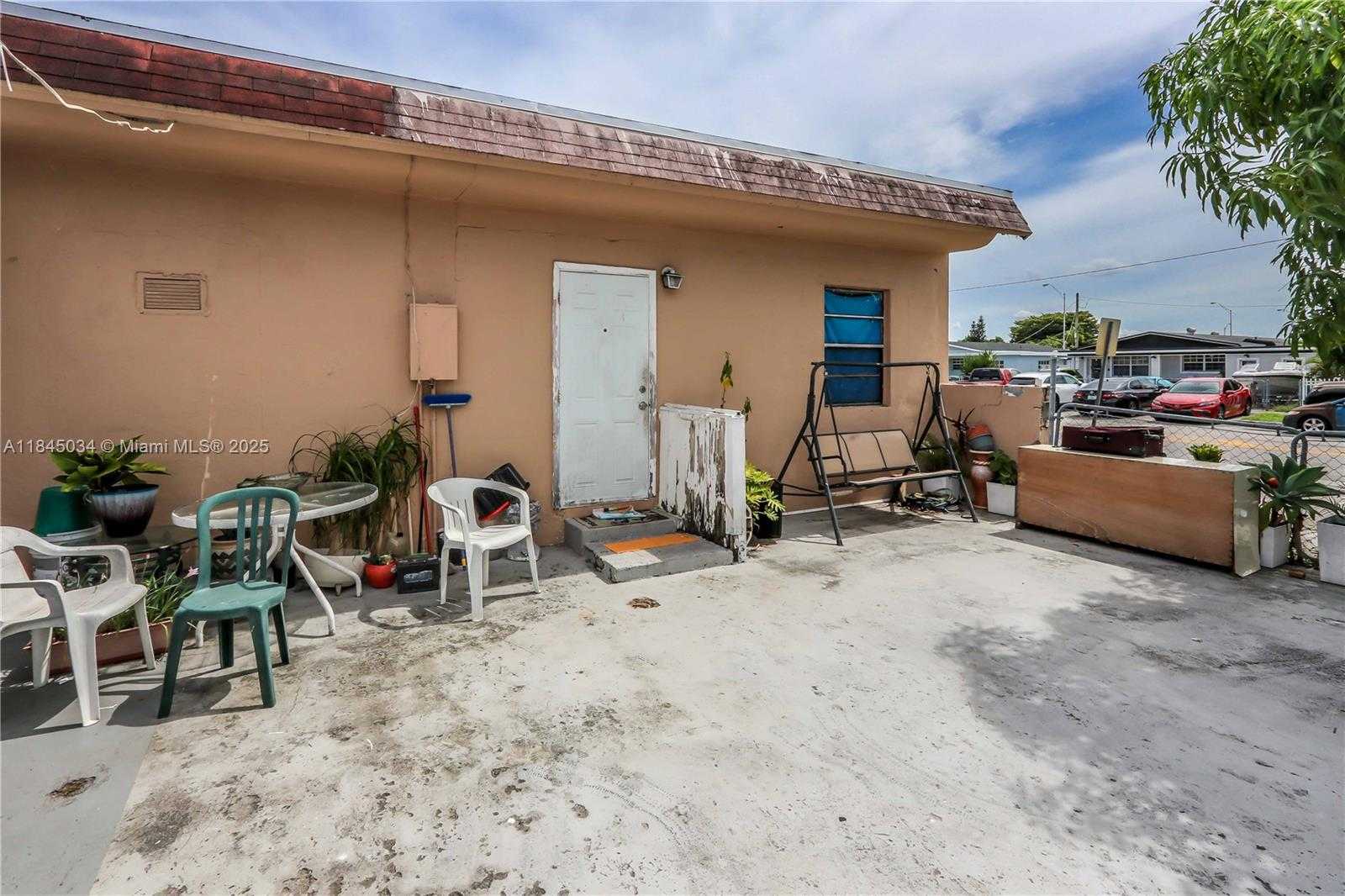 Small Image of 190 WEST 33RD ST #4, Hialeah Number 7