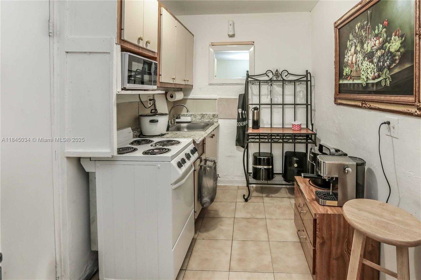 Small Image of 190 WEST 33RD ST #4, Hialeah Number 9