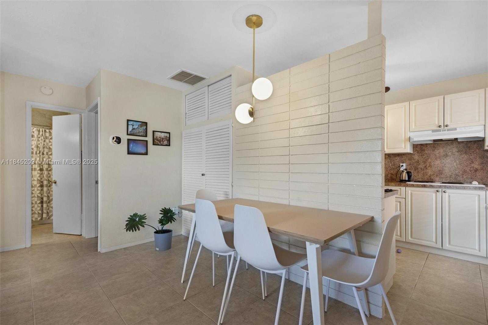 Small Image of 1433 NORTH EAST 22ND ST, Wilton Manors Number 11