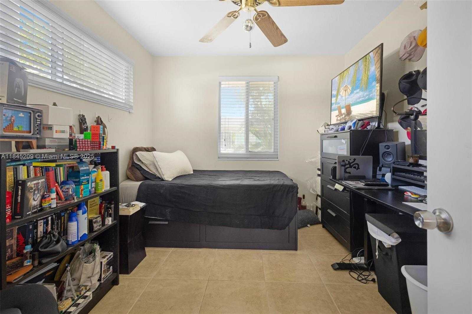Small Image of 1433 NORTH EAST 22ND ST, Wilton Manors Number 13