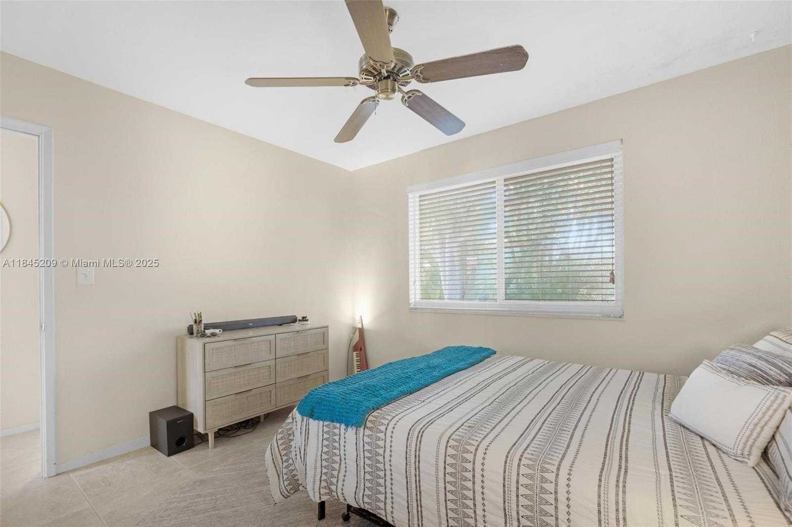 Small Image of 1433 NORTH EAST 22ND ST, Wilton Manors Number 15