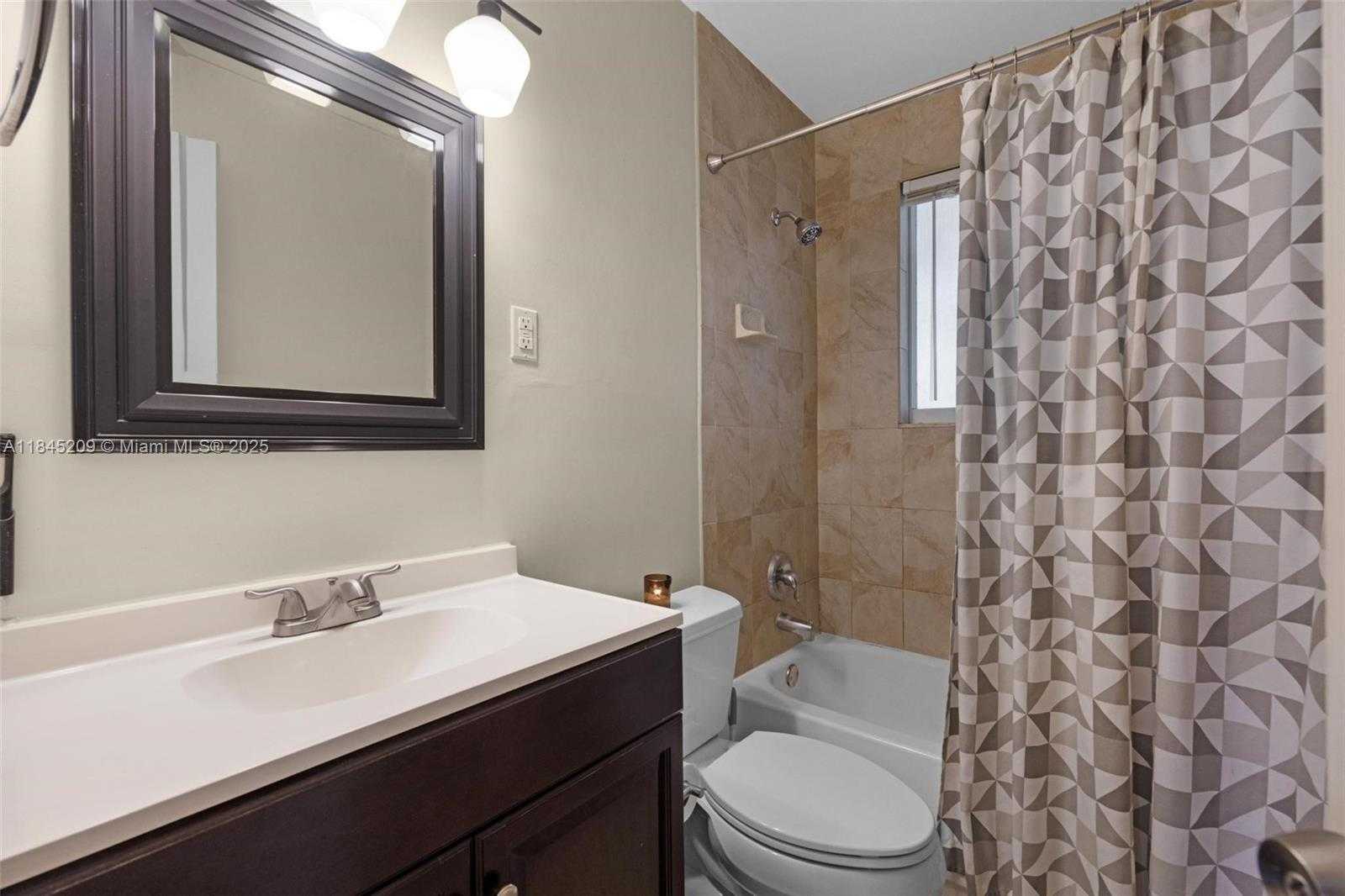 Small Image of 1433 NORTH EAST 22ND ST, Wilton Manors Number 16