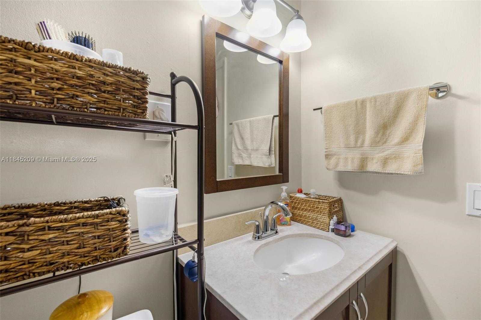 Small Image of 1433 NORTH EAST 22ND ST, Wilton Manors Number 18