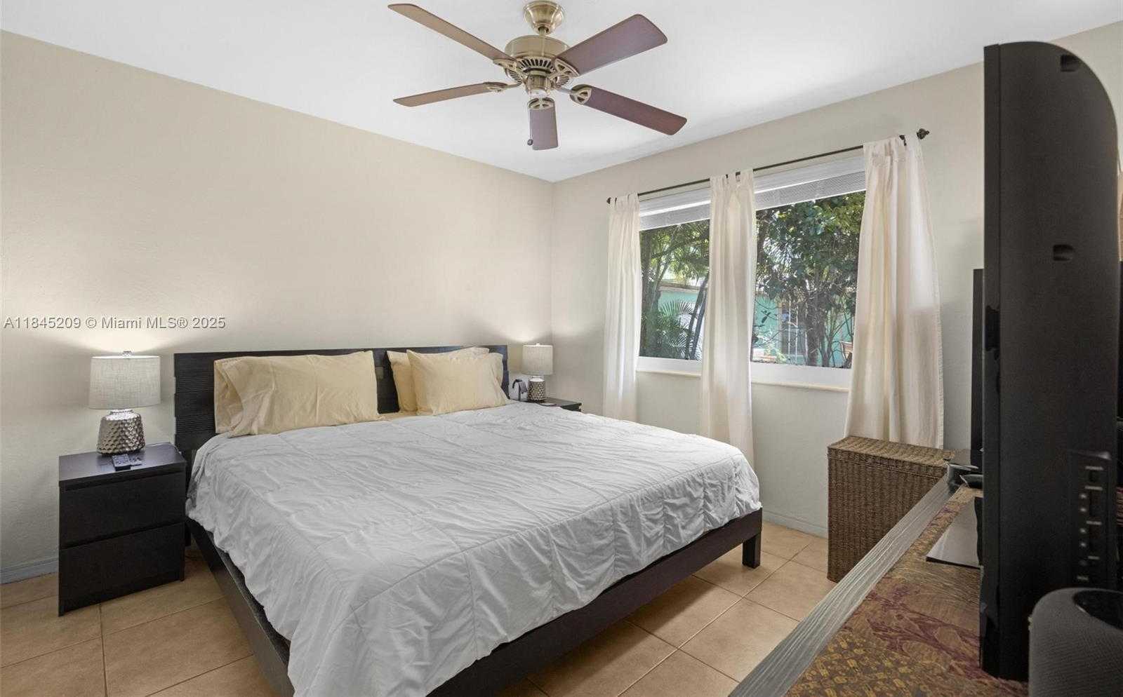 Small Image of 1433 NORTH EAST 22ND ST, Wilton Manors Number 28