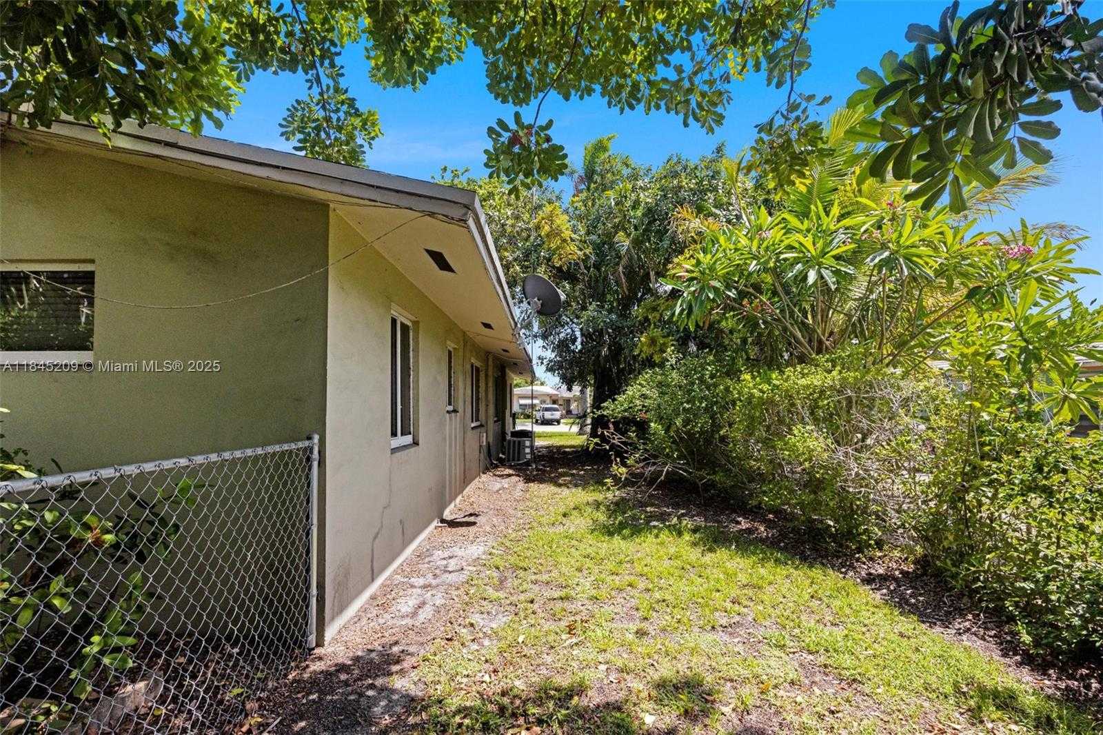Small Image of 1433 NORTH EAST 22ND ST, Wilton Manors Number 39