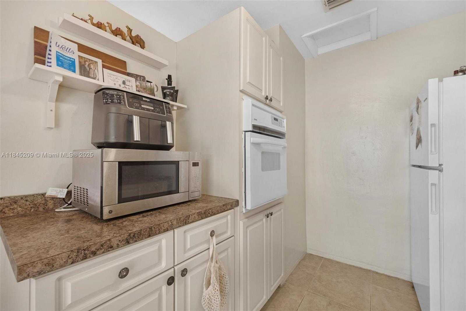 Small Image of 1433 NORTH EAST 22ND ST, Wilton Manors Number 5