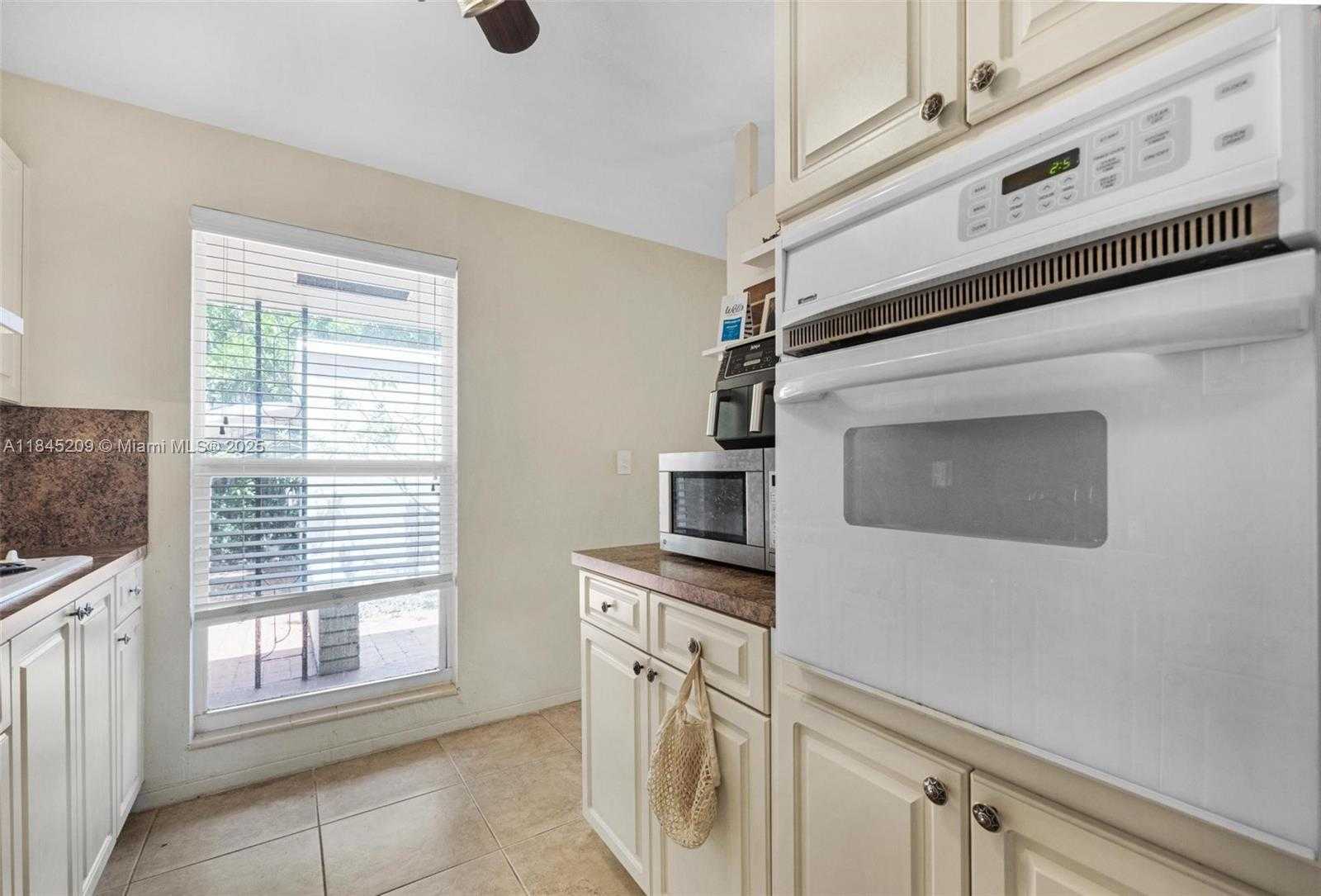 Small Image of 1433 NORTH EAST 22ND ST, Wilton Manors Number 6