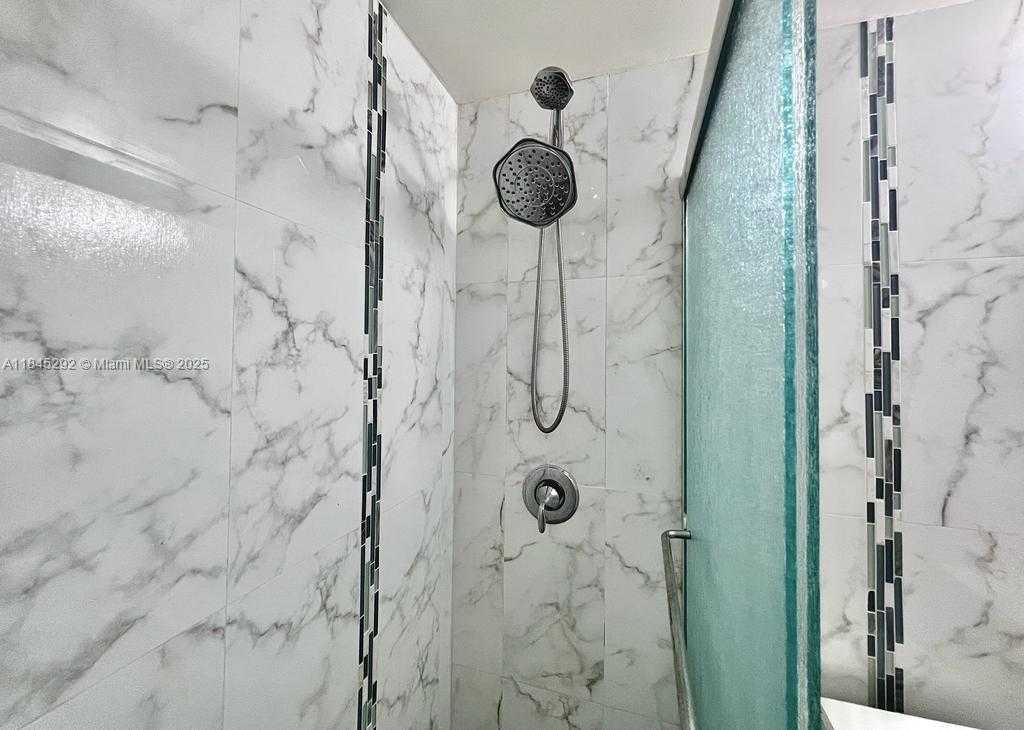 Small Image of 1940 ADAMS ST #3, Hollywood Number 5