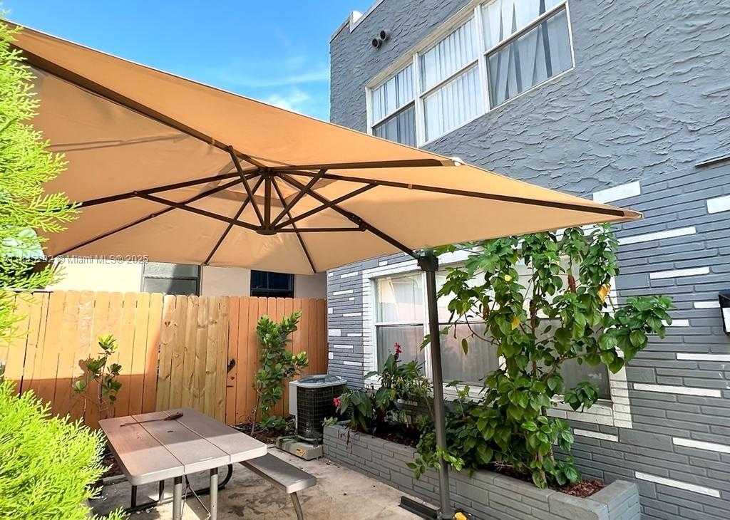 Small Image of 1940 ADAMS ST #3, Hollywood Number 7