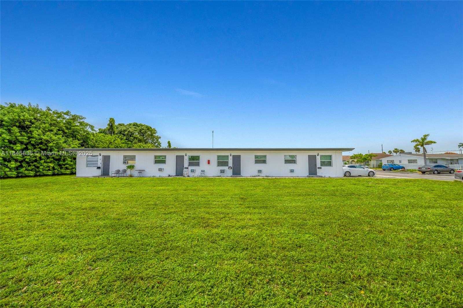 Small Image of 832 NORTH WEST 10TH ST #4, Hallandale Beach Number 1