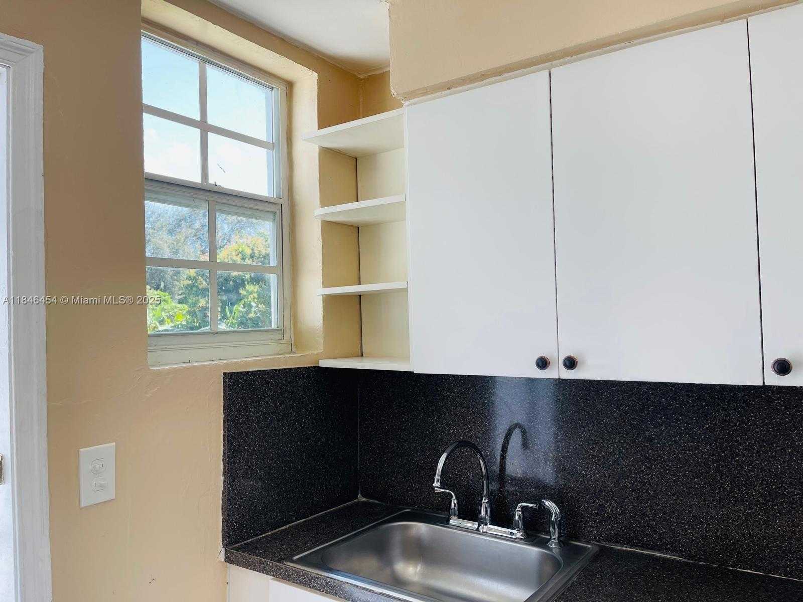 Small Image of 1400 NORTH EAST 148TH ST, Miami Number 10