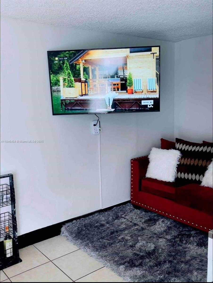 Small Image of 1400 NORTH EAST 148TH ST, Miami Number 15