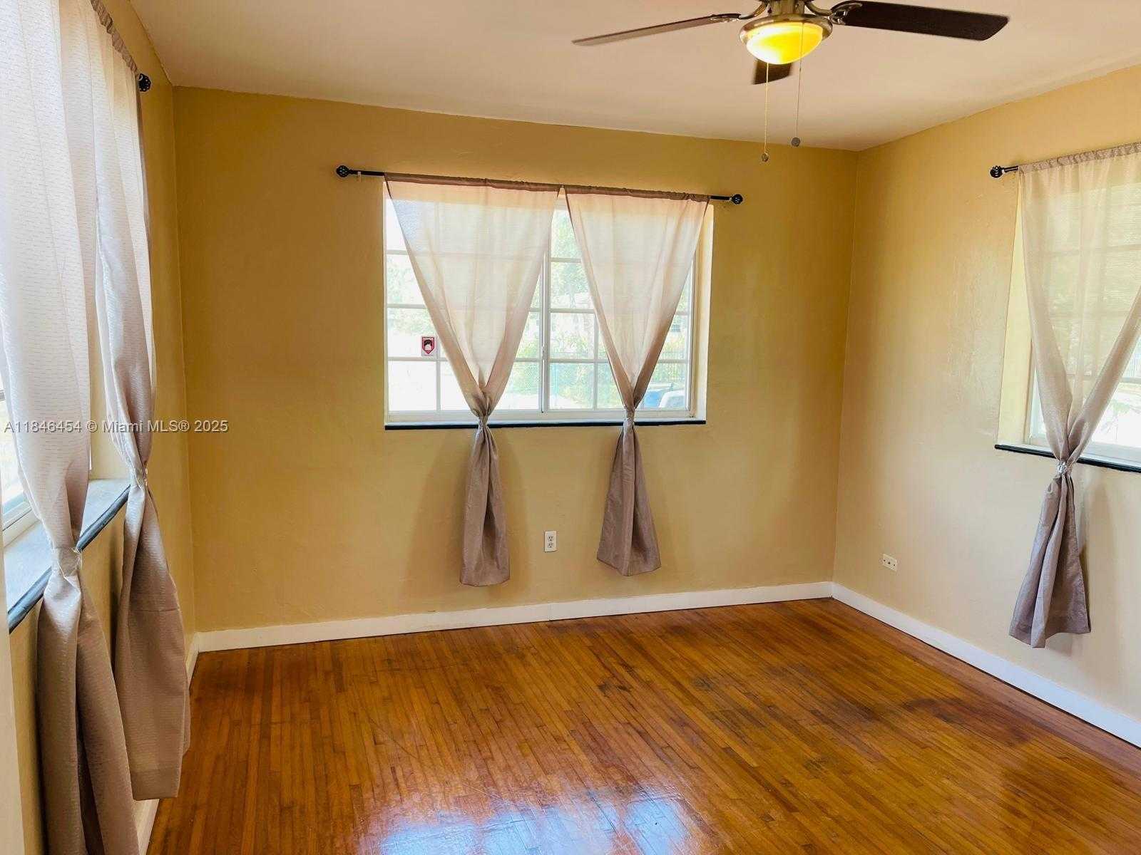 Small Image of 1400 NORTH EAST 148TH ST, Miami Number 16