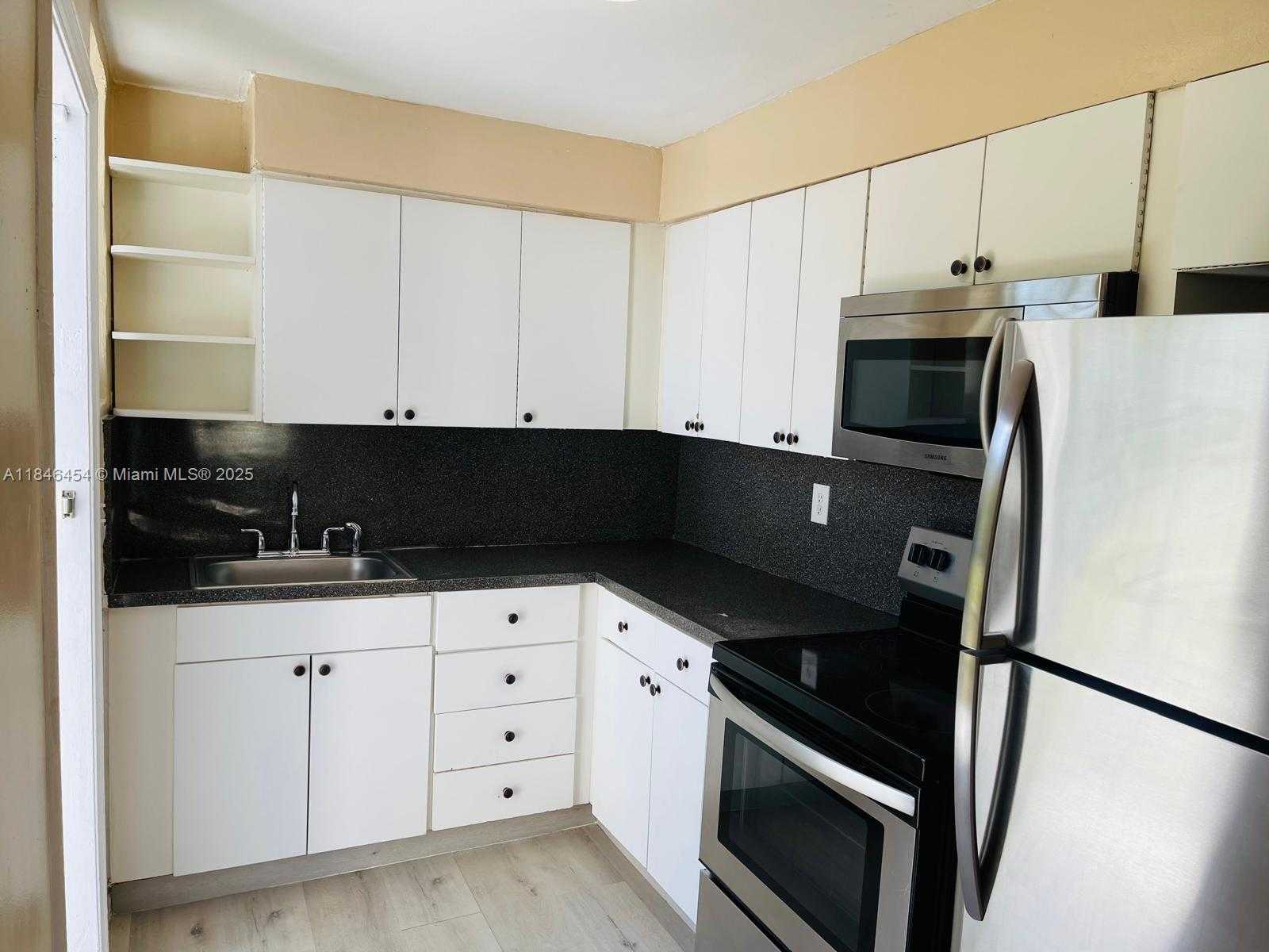 Small Image of 1400 NORTH EAST 148TH ST, Miami Number 17