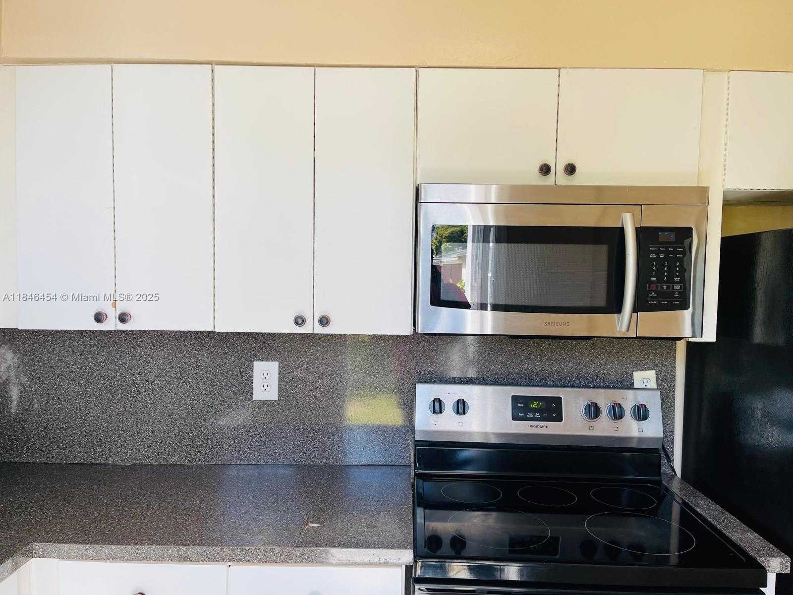 Small Image of 1400 NORTH EAST 148TH ST, Miami Number 18