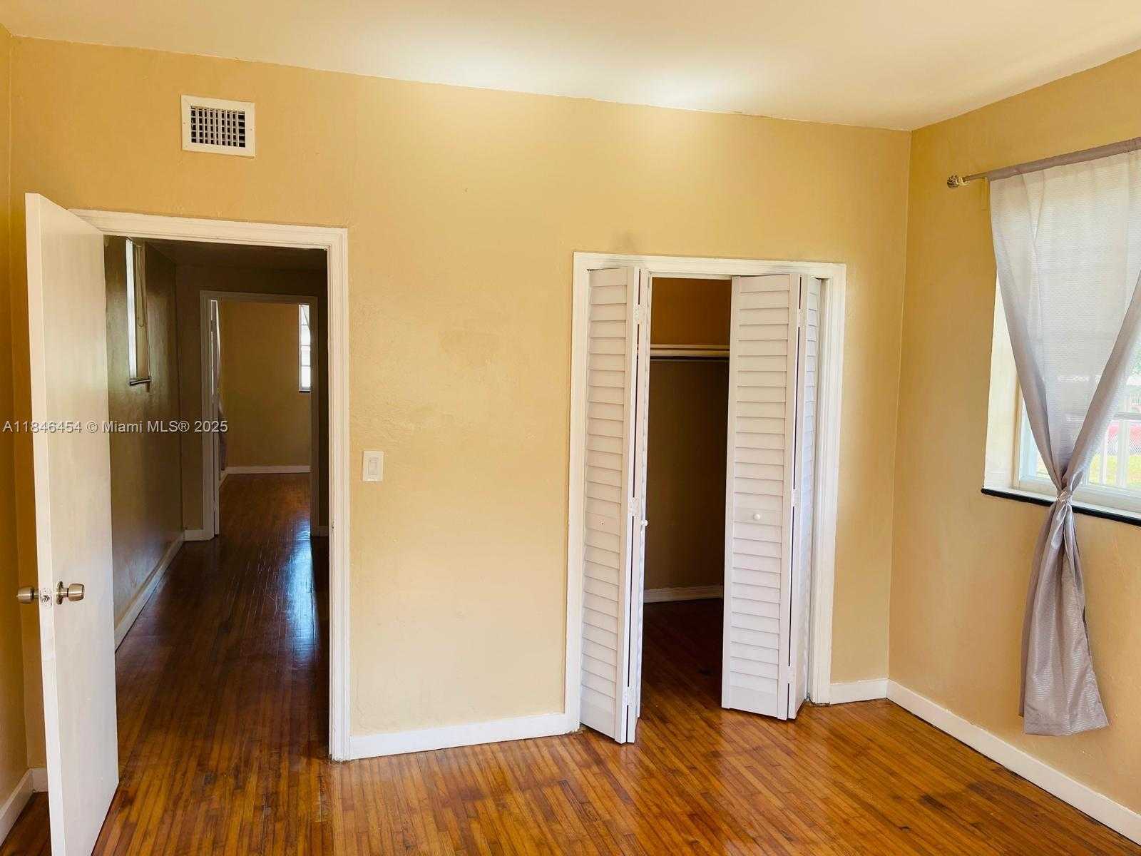 Small Image of 1400 NORTH EAST 148TH ST, Miami Number 19