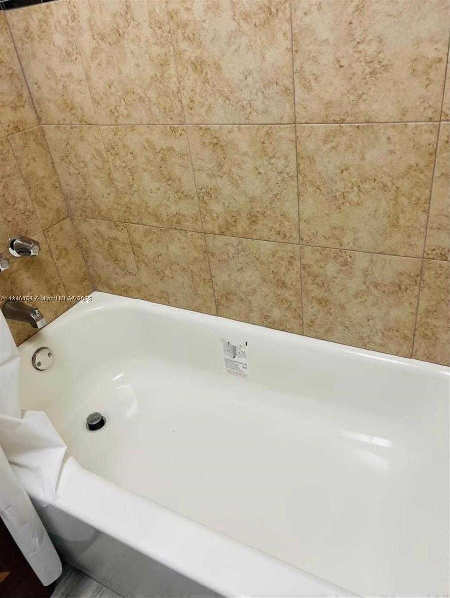 Small Image of 1400 NORTH EAST 148TH ST, Miami Number 21