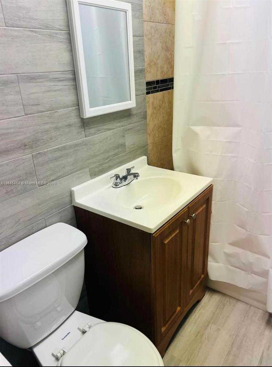 Small Image of 1400 NORTH EAST 148TH ST, Miami Number 22