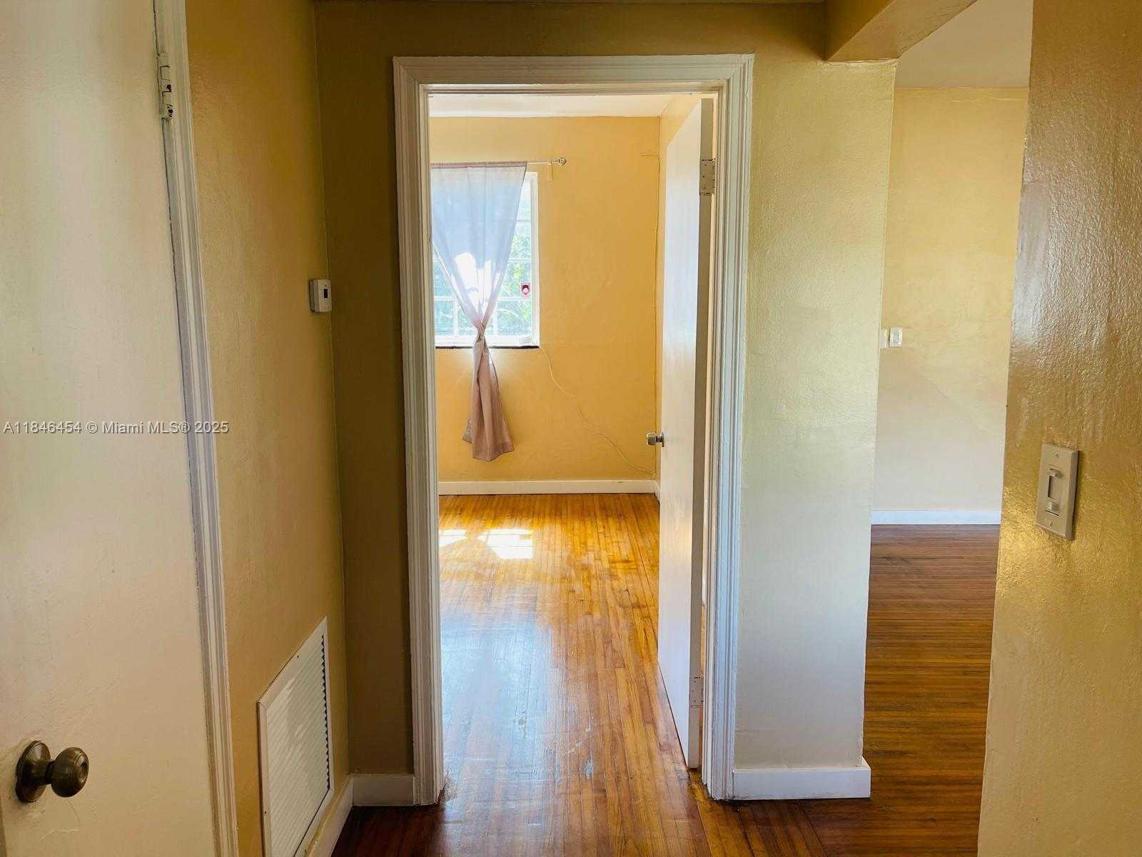 Small Image of 1400 NORTH EAST 148TH ST, Miami Number 24
