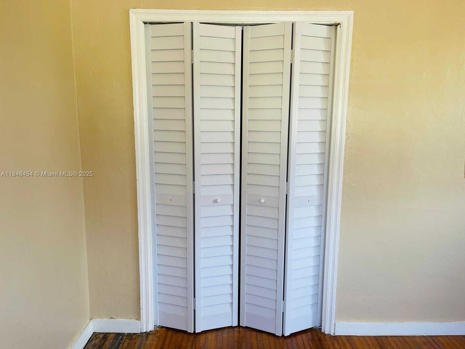 Small Image of 1400 NORTH EAST 148TH ST, Miami Number 25