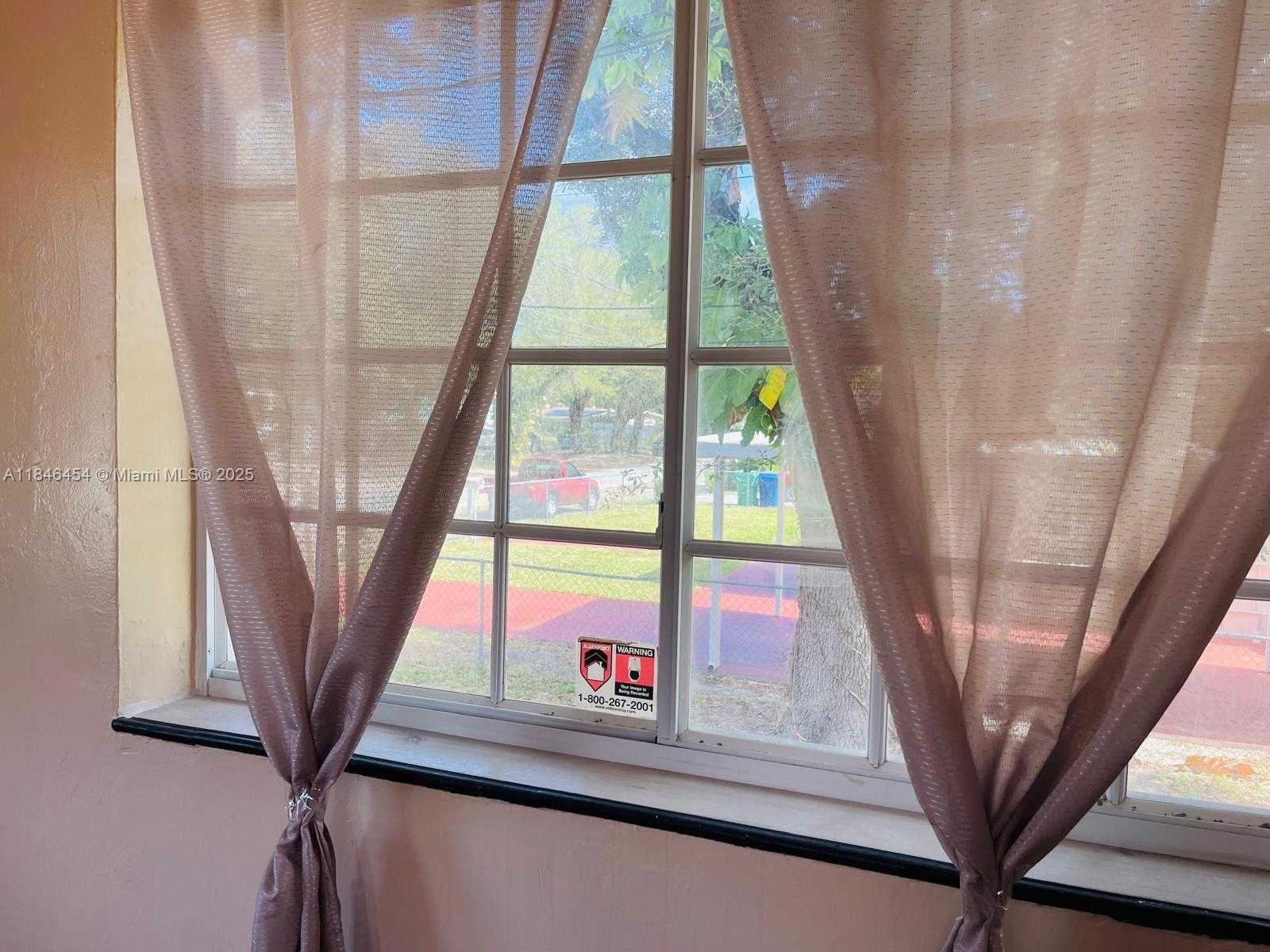 Small Image of 1400 NORTH EAST 148TH ST, Miami Number 26