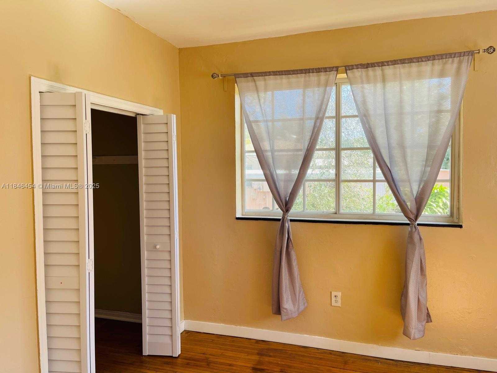 Small Image of 1400 NORTH EAST 148TH ST, Miami Number 27