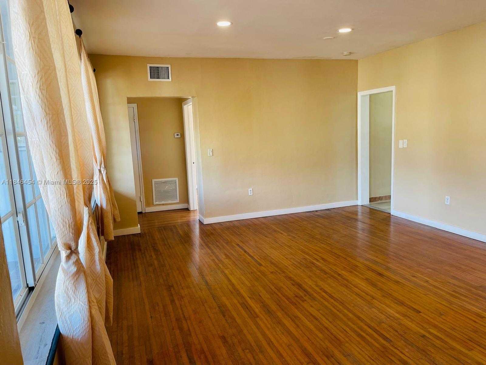 Small Image of 1400 NORTH EAST 148TH ST, Miami Number 29