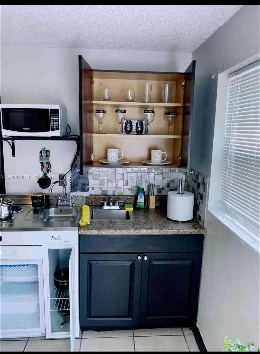 Small Image of 1400 NORTH EAST 148TH ST, Miami Number 33