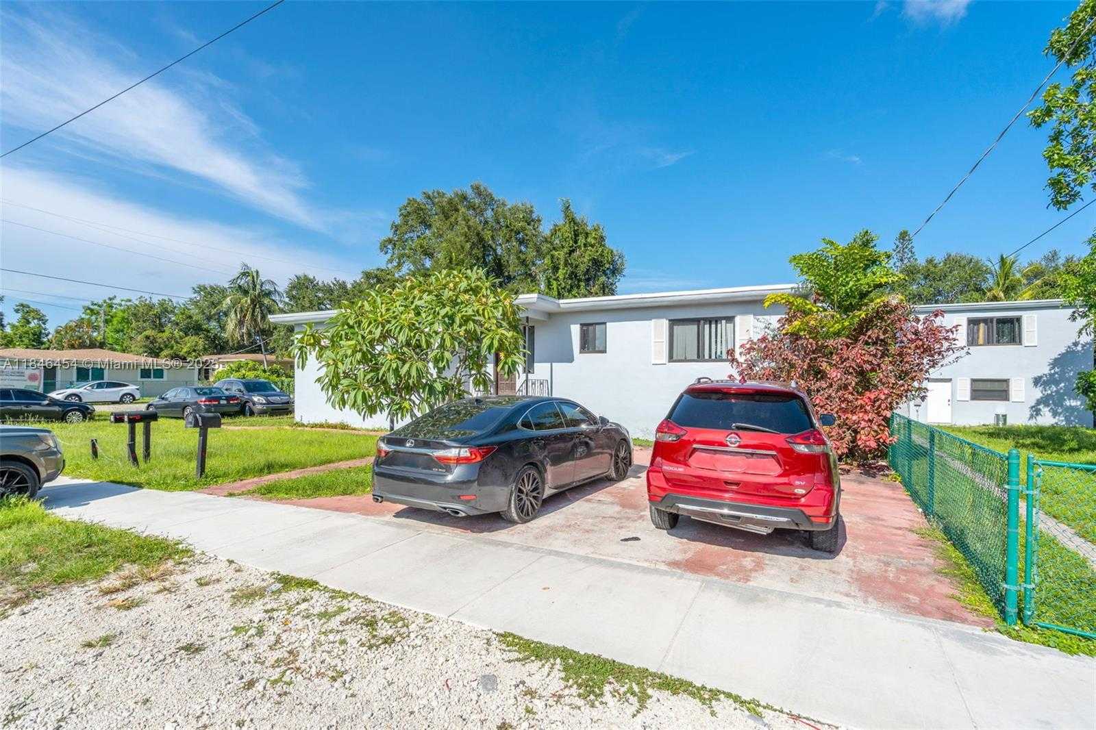 Small Image of 1400 NORTH EAST 148TH ST, Miami Number 4