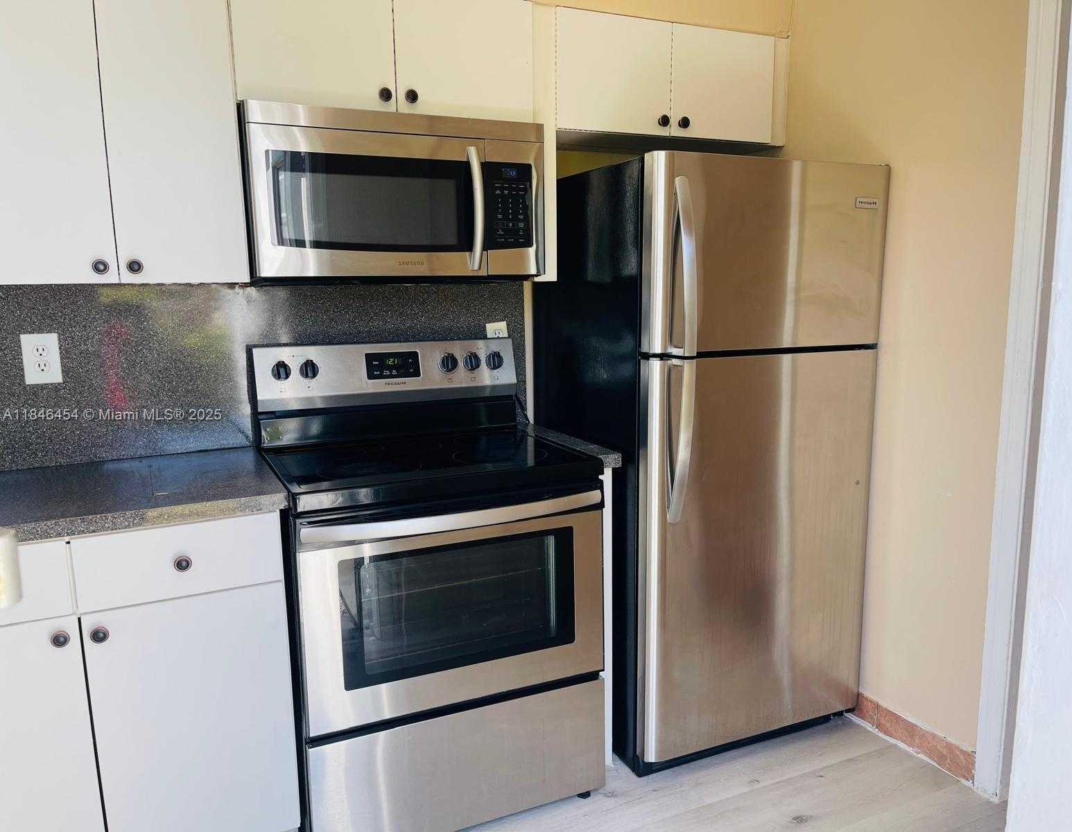 Small Image of 1400 NORTH EAST 148TH ST, Miami Number 6