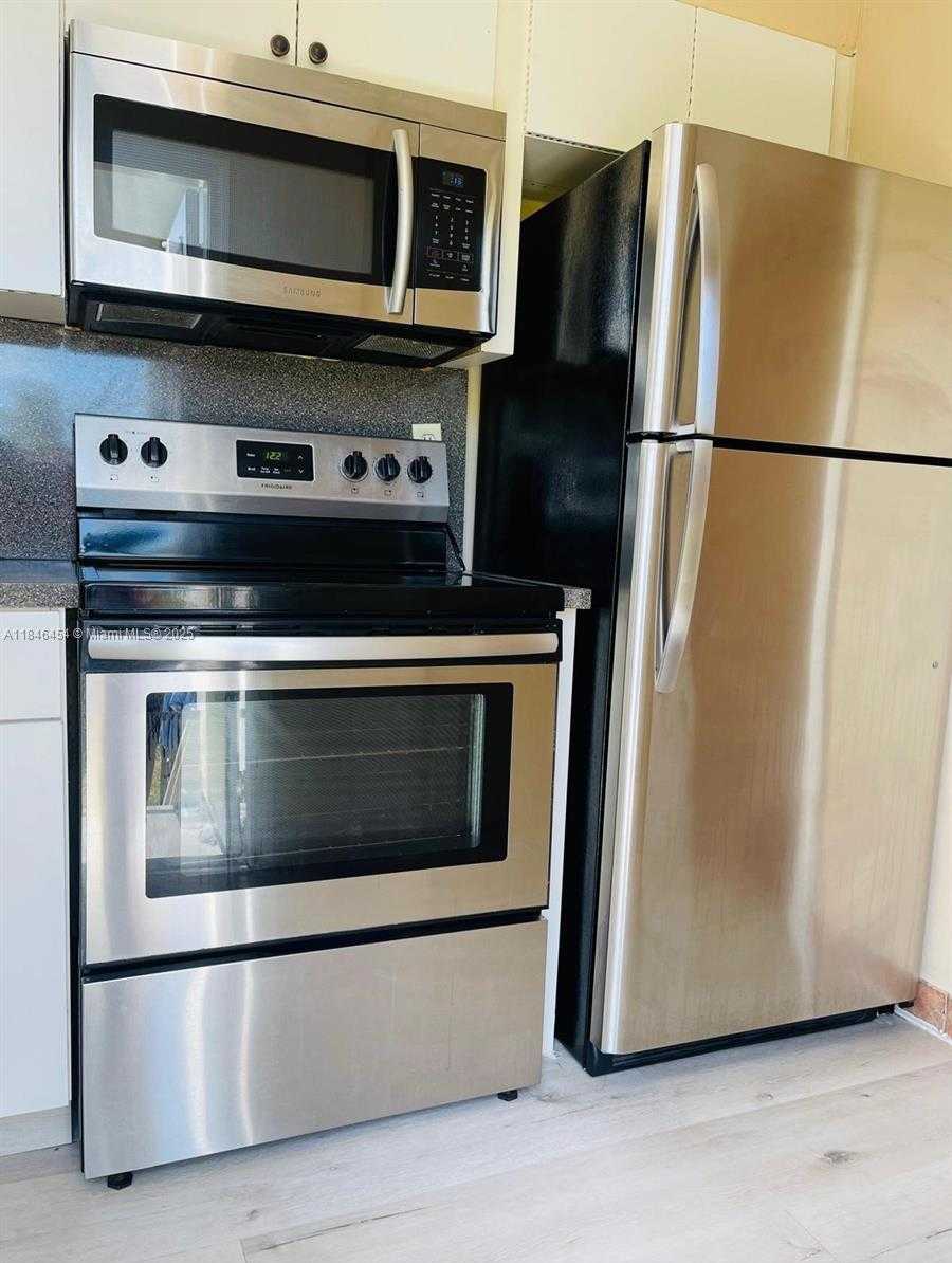 Small Image of 1400 NORTH EAST 148TH ST, Miami Number 7