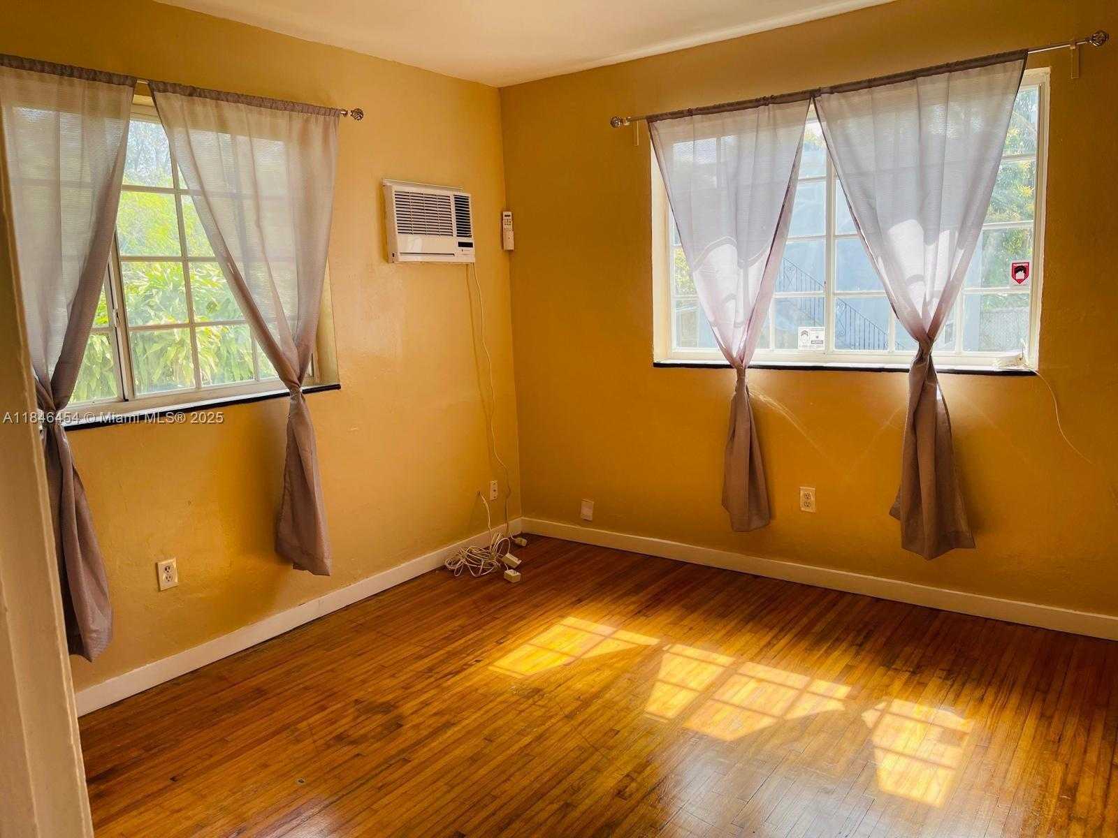 Small Image of 1400 NORTH EAST 148TH ST, Miami Number 8