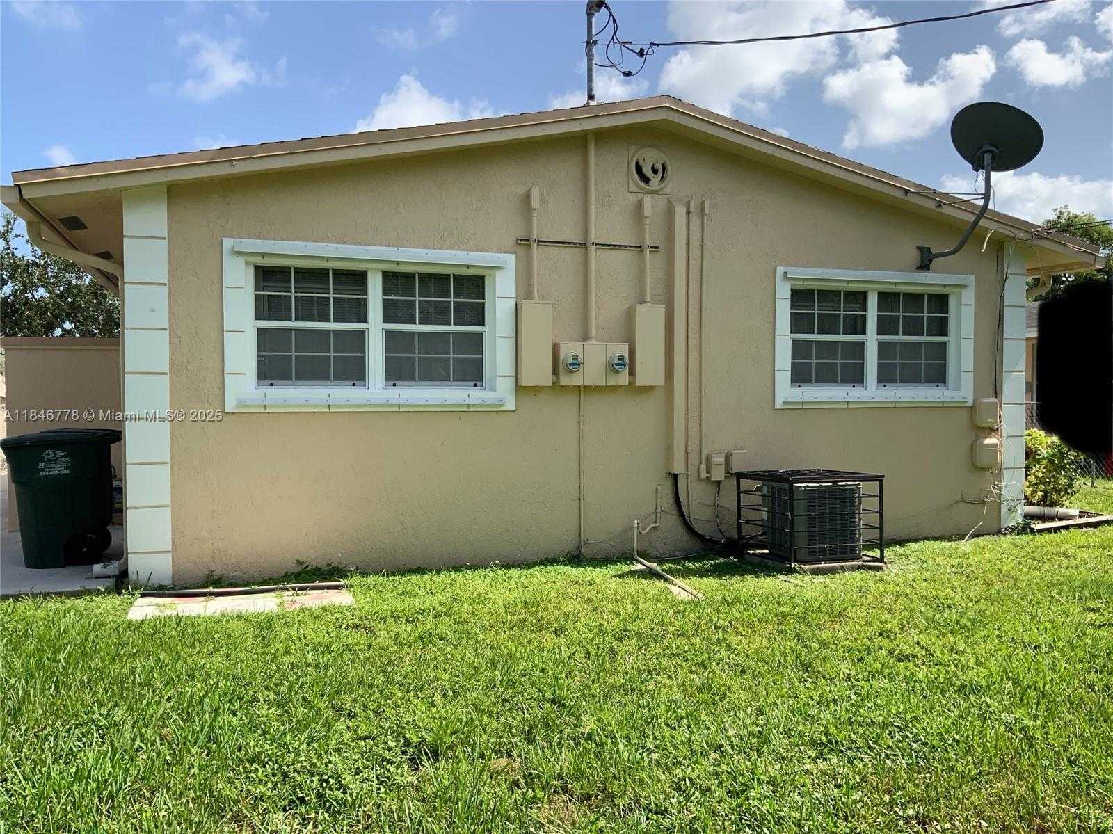 Small Image of 512 SOUTH WEST 10TH ST, Hallandale Beach Number 11