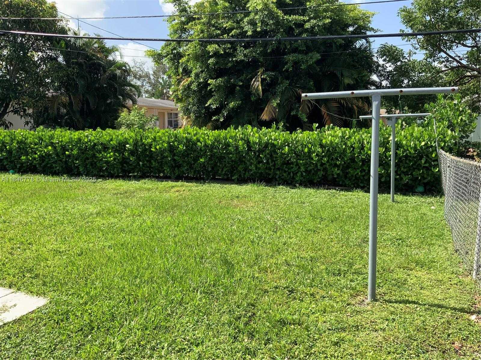 Small Image of 512 SOUTH WEST 10TH ST, Hallandale Beach Number 12