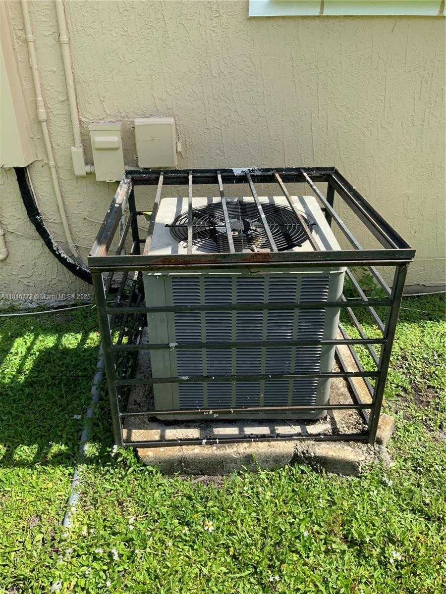 Small Image of 512 SOUTH WEST 10TH ST, Hallandale Beach Number 14
